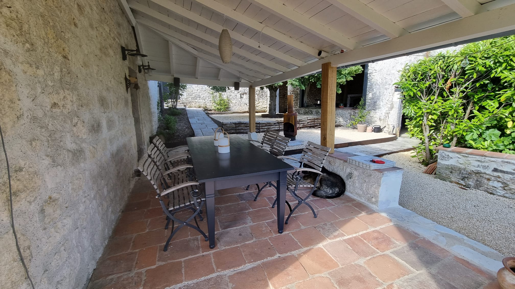 Charmante maison du Quercy nichée dans un joli hameau avec près de 15 ha de terrain