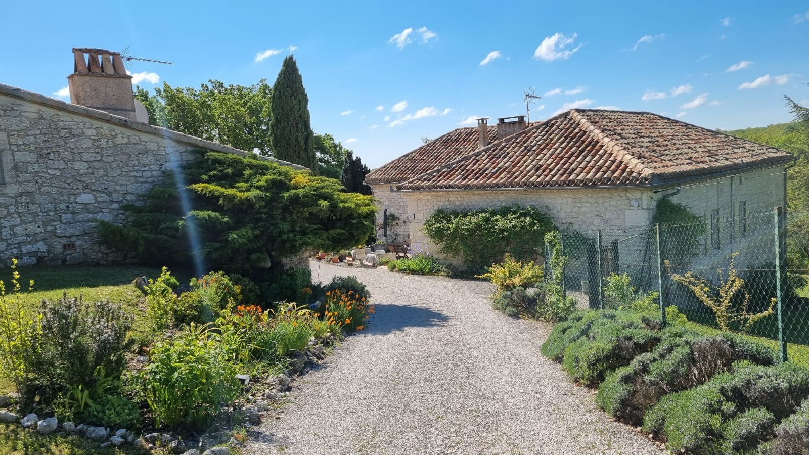 Charmante propriété remplie d'histoire sur les hauteurs  d'un hameau du Quercy