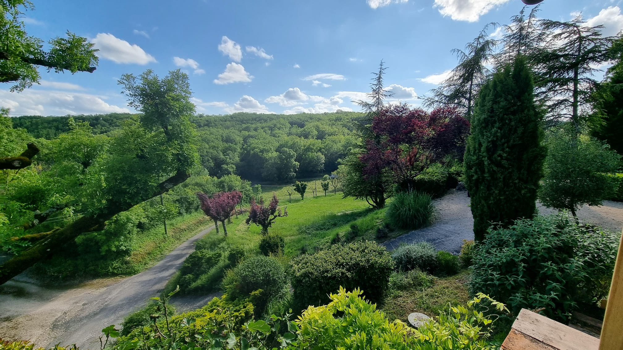 Charmante maison du Quercy nichée dans un joli hameau avec près de 15 ha de terrain