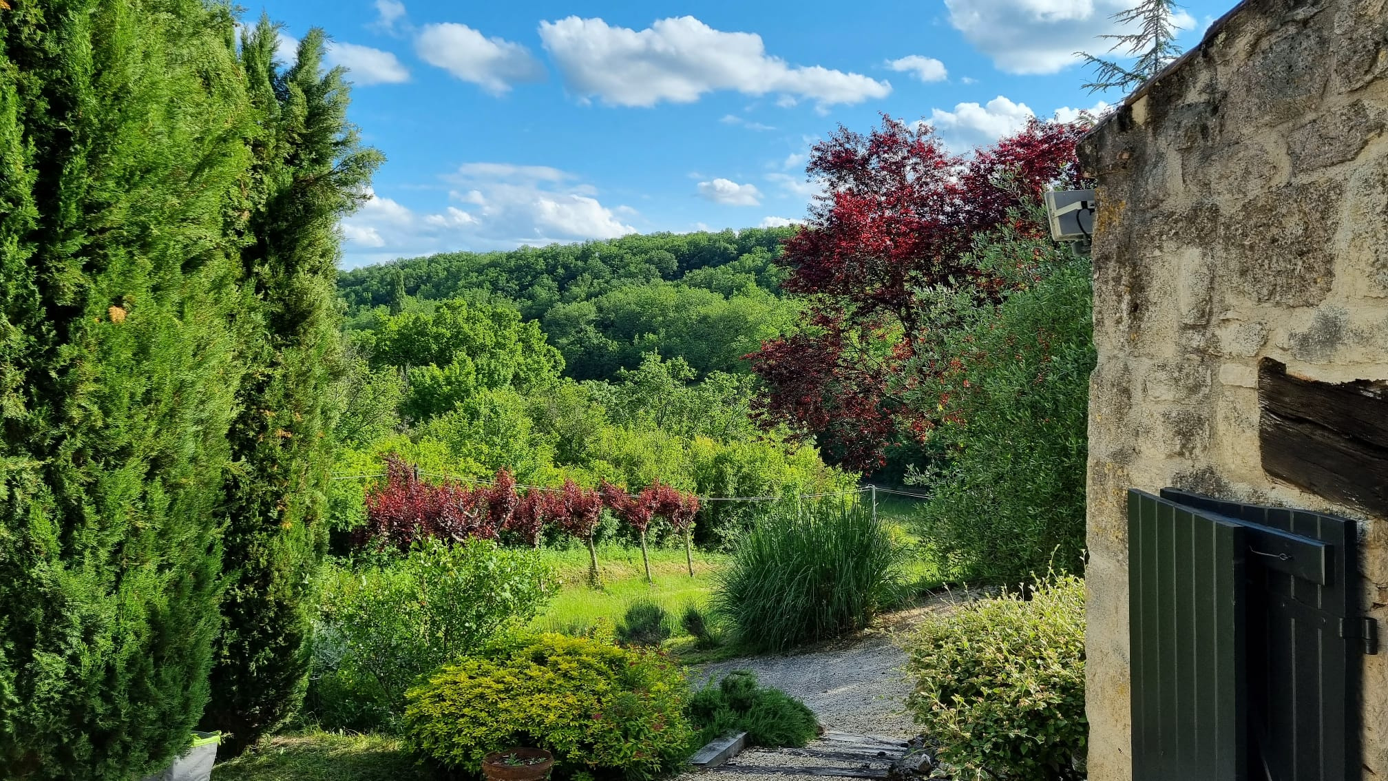 Charmante maison du Quercy nichée dans un joli hameau avec près de 15 ha de terrain