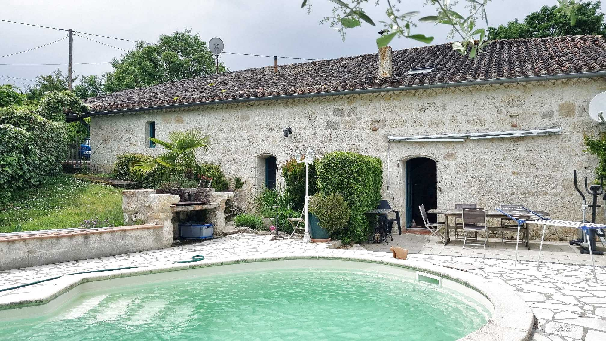 Ancienne grange convertie en Habitation dans un hameau paisible avec belle vue