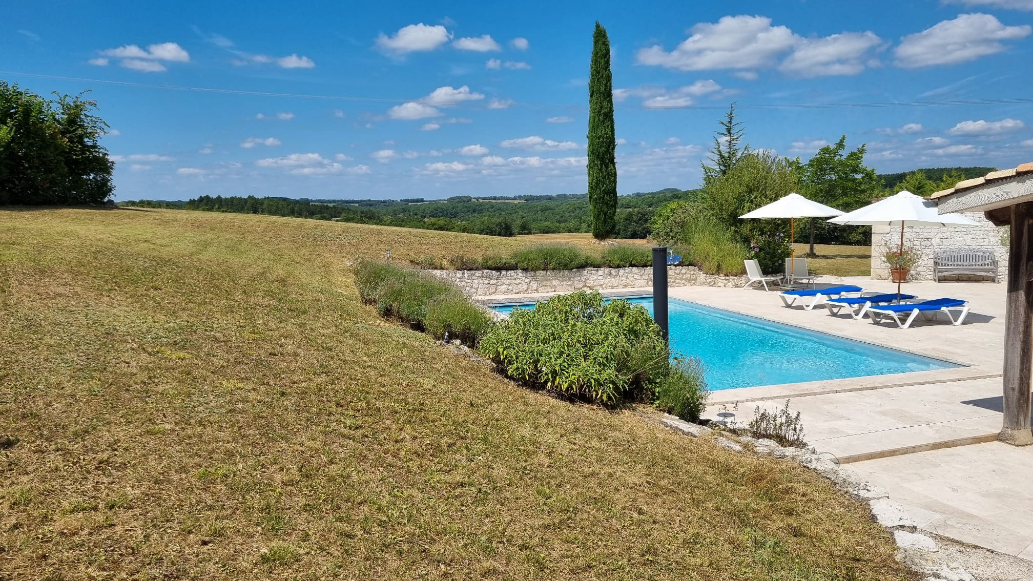 Superbe maison en pierre dans le Quercy à proximité d'un hameau