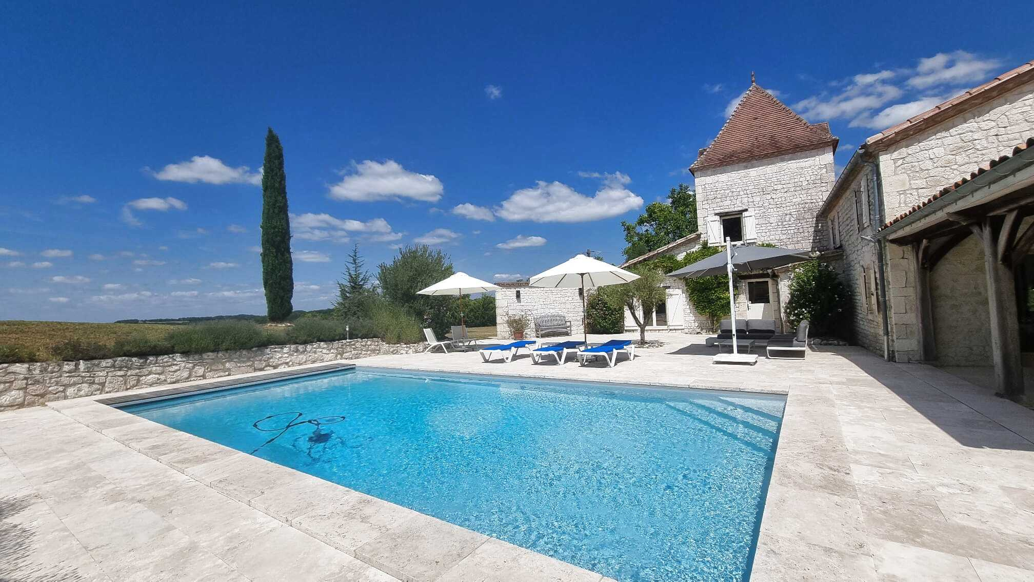 Superbe maison en pierre dans le Quercy à proximité d'un hameau