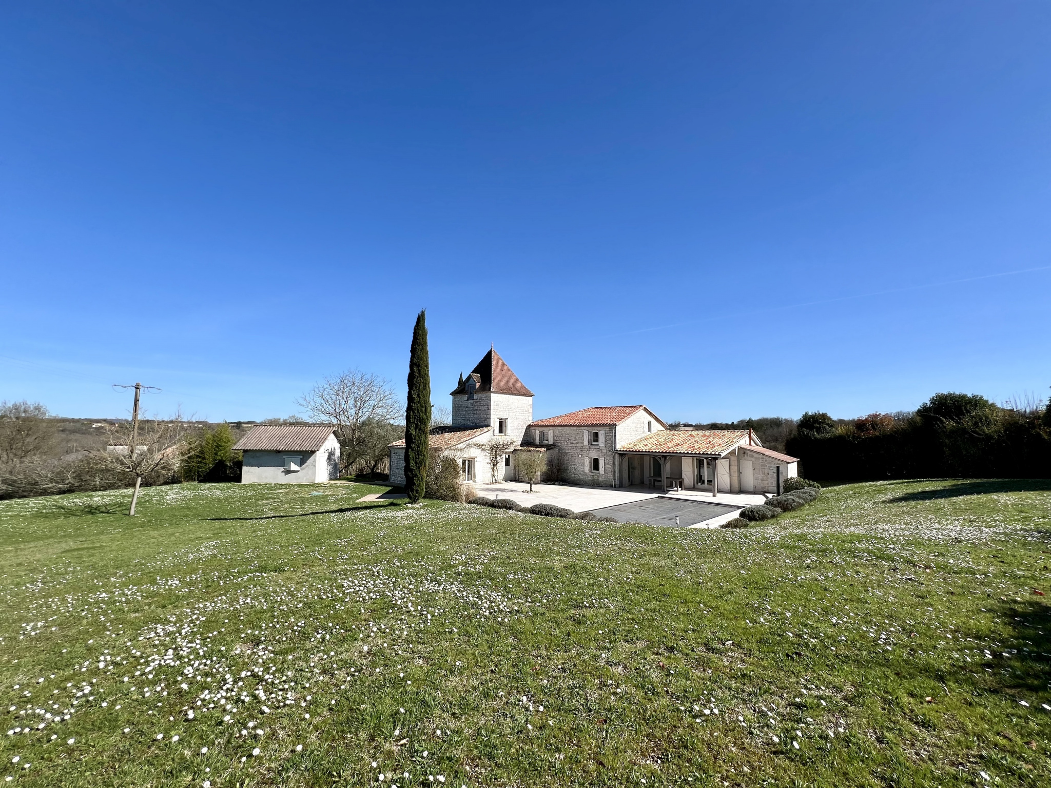 Superbe maison en pierre dans le Quercy à proximité d'un hameau