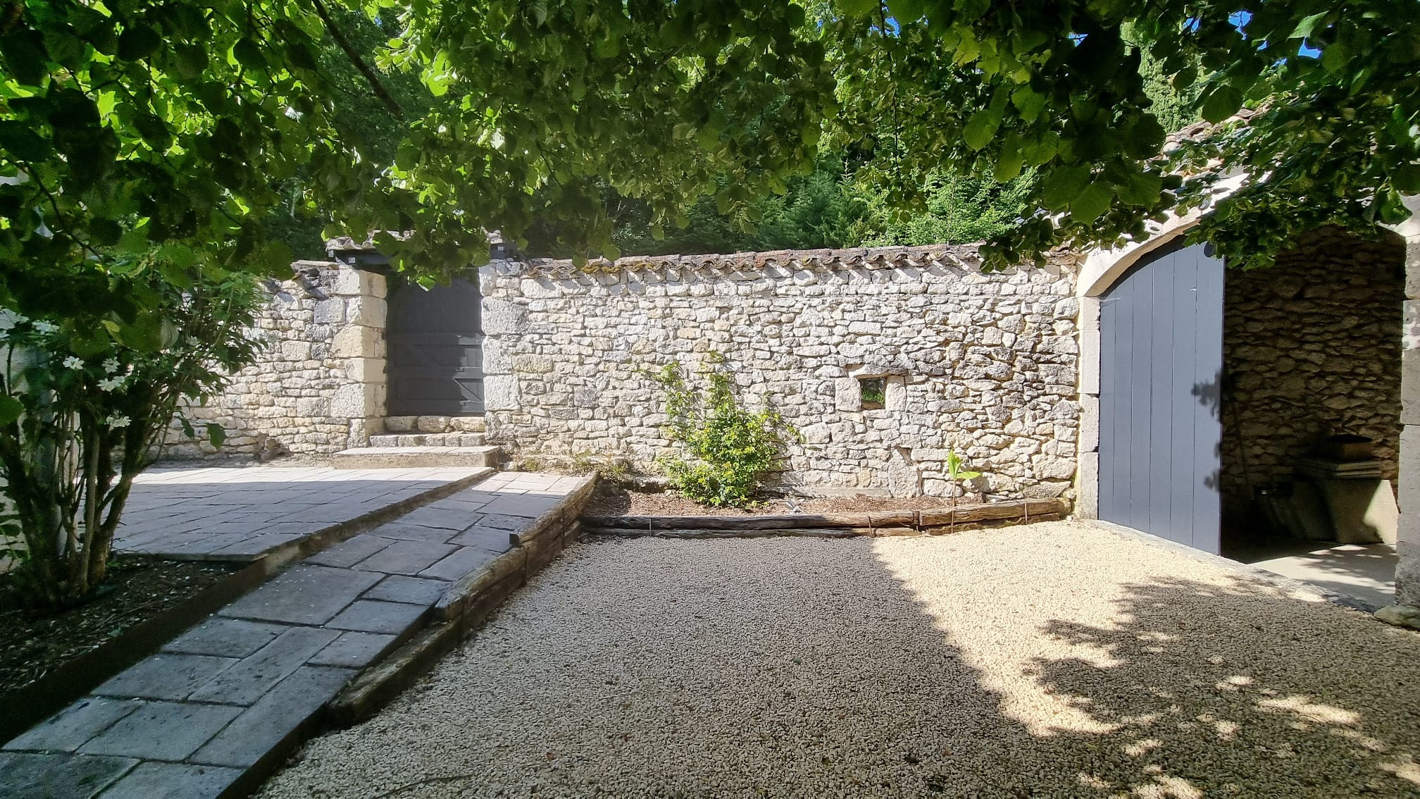 Charmante maison du Quercy nichée dans un joli hameau avec près de 15 ha de terrain