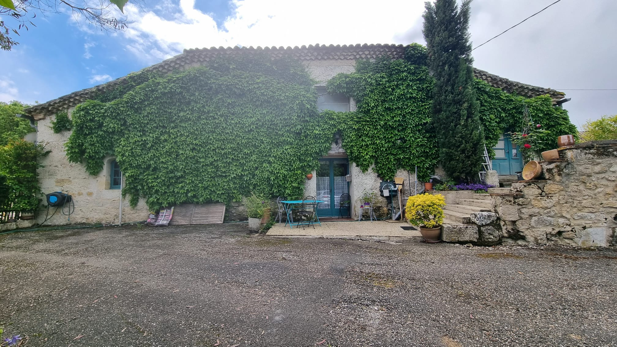 Ancienne grange convertie en Habitation dans un hameau paisible avec belle vue