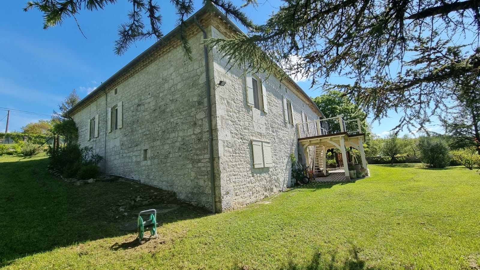 Charmante propriété remplie d'histoire sur les hauteurs  d'un hameau du Quercy