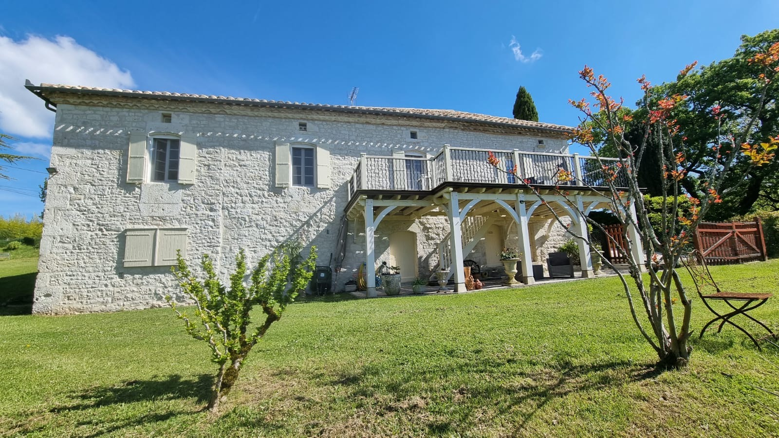 Charmante propriété remplie d'histoire sur les hauteurs  d'un hameau du Quercy