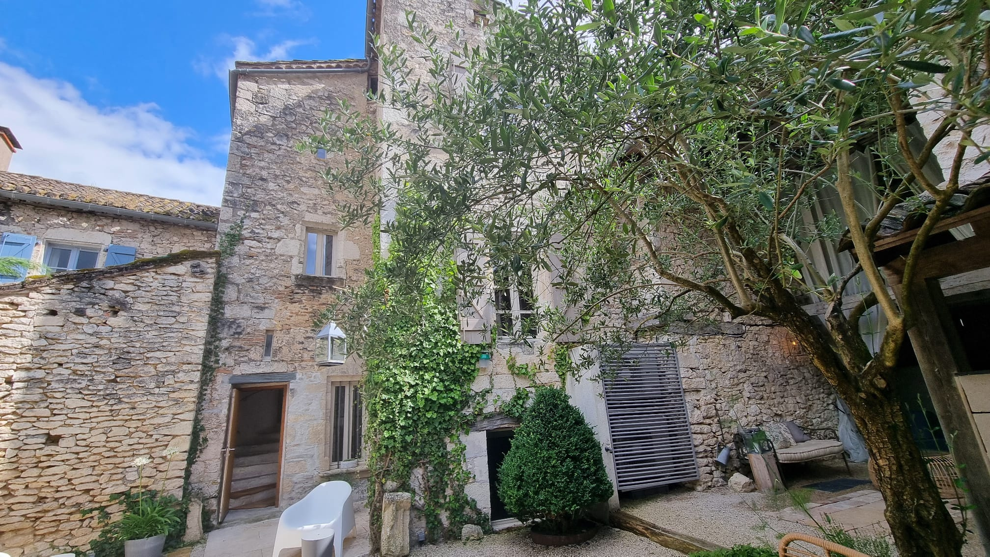 Magnifique Propriété  au Cœur d'un  village emblématique et d’histoire dans le Quercy Blanc