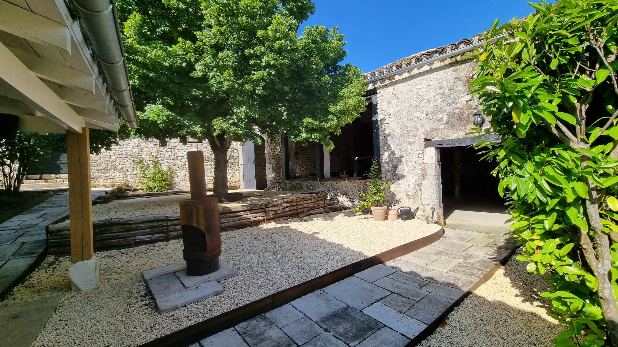 Charmante maison du Quercy nichée dans un joli hameau avec près de 15 ha de terrain