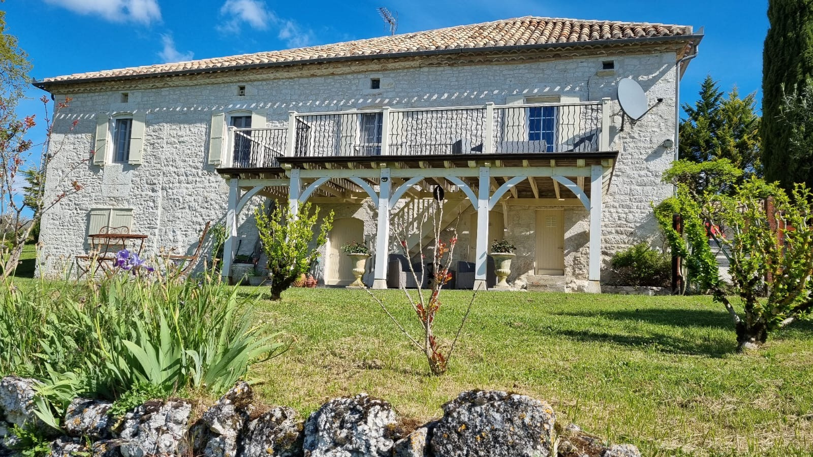 Charmante propriété remplie d'histoire sur les hauteurs  d'un hameau du Quercy