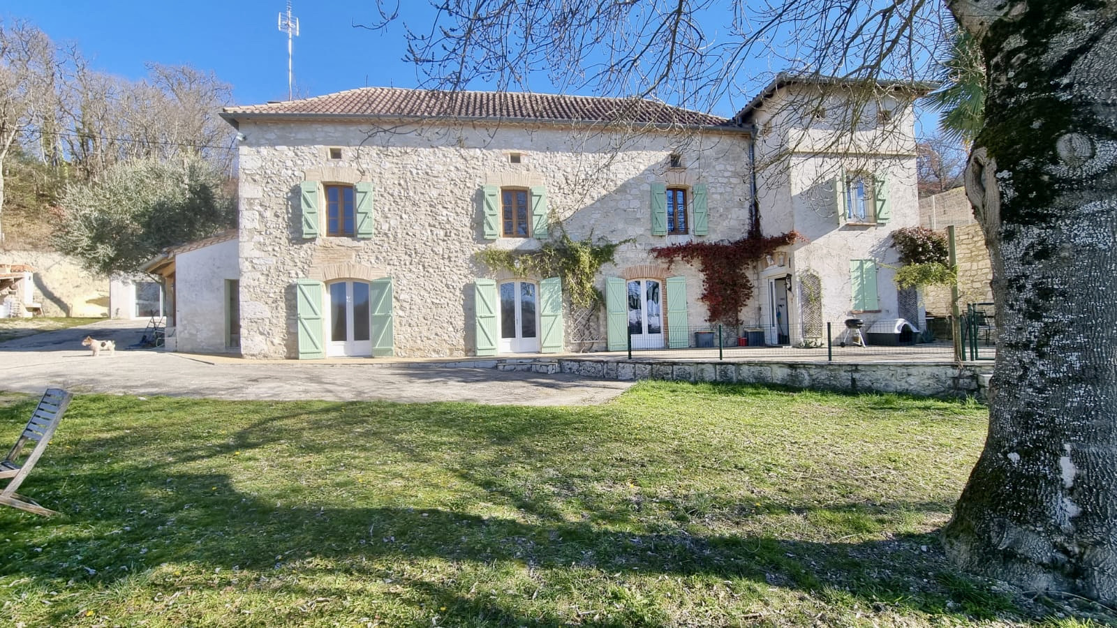 Belle propriété en pierre avec vue dégagée dans le Tarn et Garonne