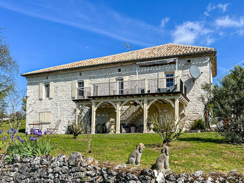 Charmante propriété remplie d'histoire sur les hauteurs  d'un hameau du Quercy