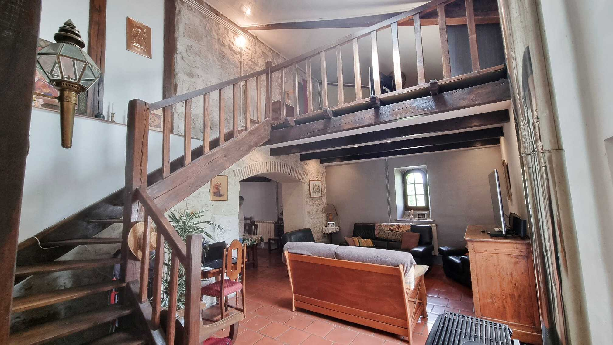 Ancienne grange convertie en Habitation dans un hameau paisible avec belle vue