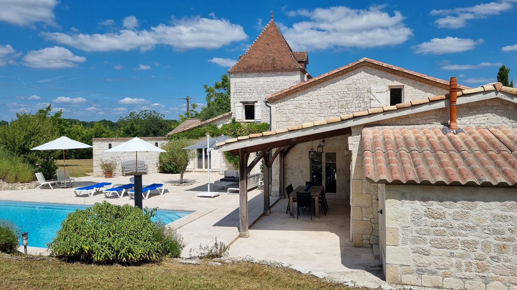 Superbe maison en pierre dans le Quercy à proximité d'un hameau