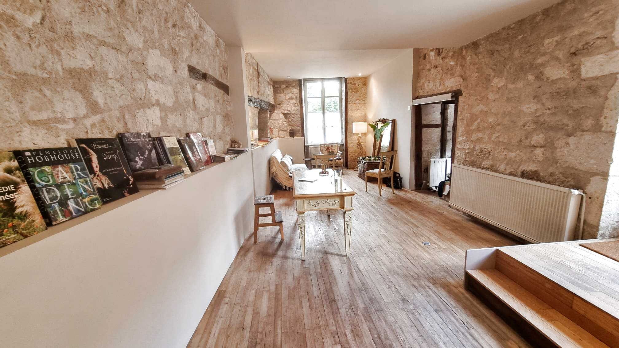 Magnifique Propriété  au Cœur d'un  village emblématique et d’histoire dans le Quercy Blanc