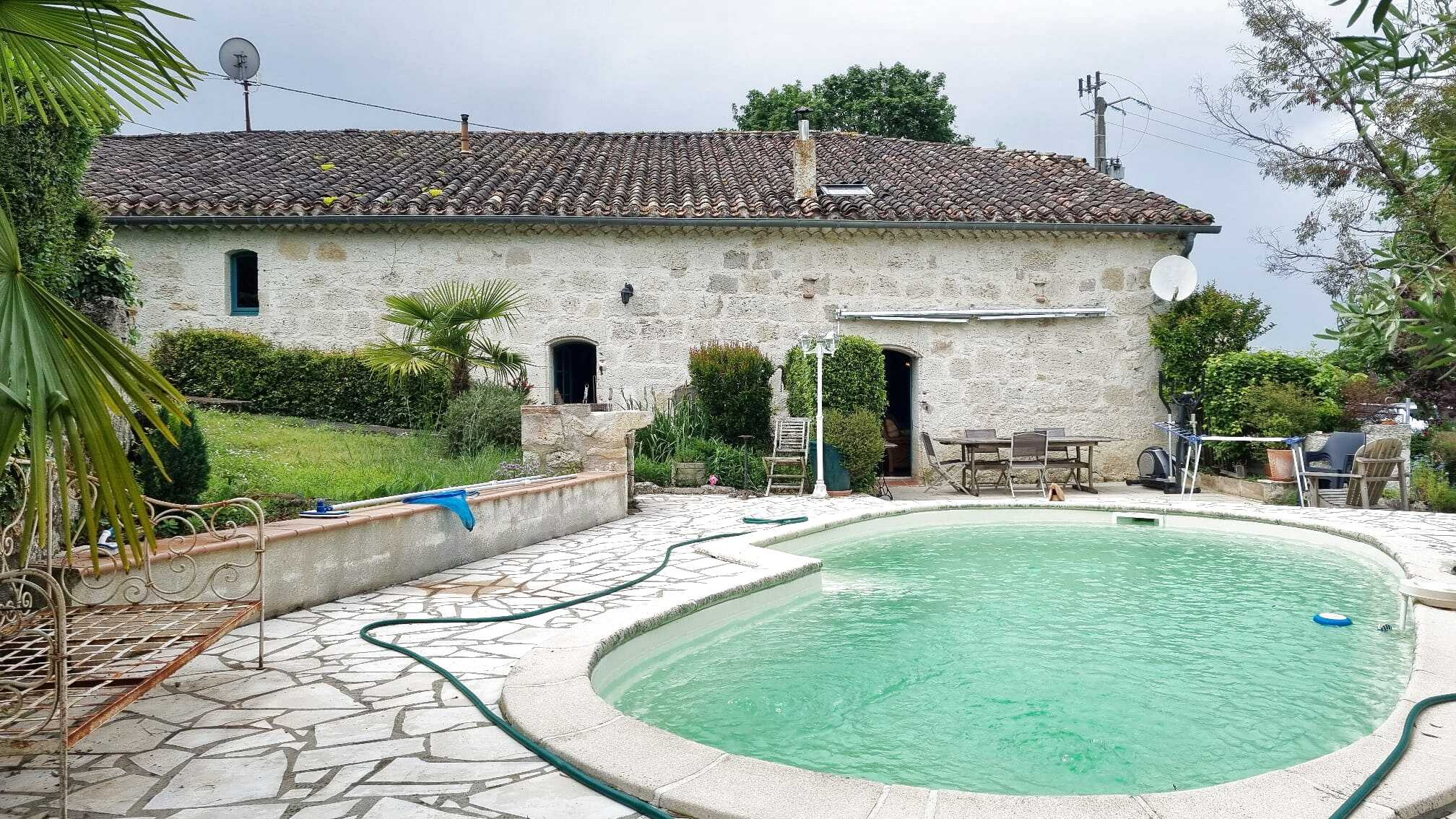 Ancienne grange convertie en Habitation dans un hameau paisible avec belle vue