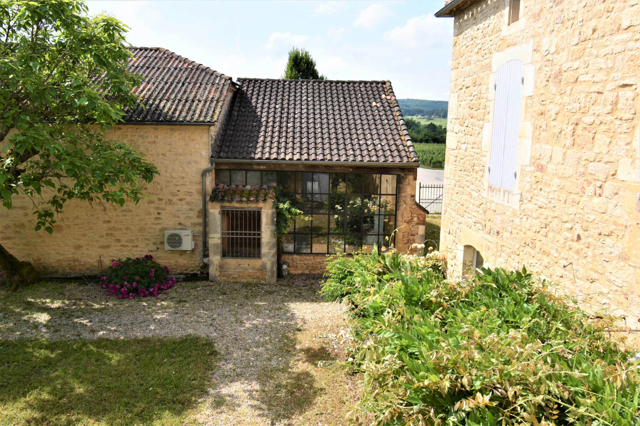 Magnifique maison de vigneron, son chai et son vignoble renommés.