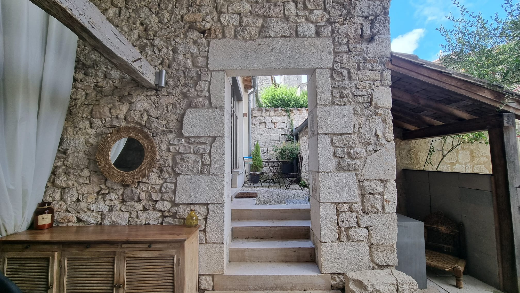 Magnifique Propriété  au Cœur d'un  village emblématique et d’histoire dans le Quercy Blanc