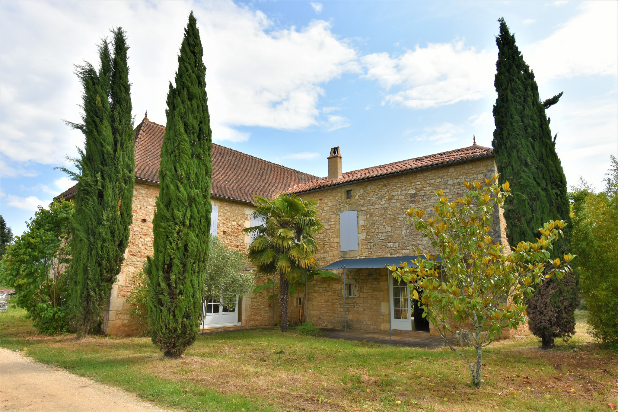 Magnifique maison de vigneron, son chai et son vignoble renommés.