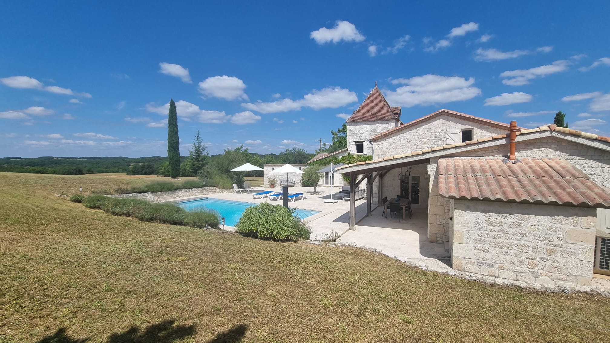 Superbe maison en pierre dans le Quercy à proximité d'un hameau