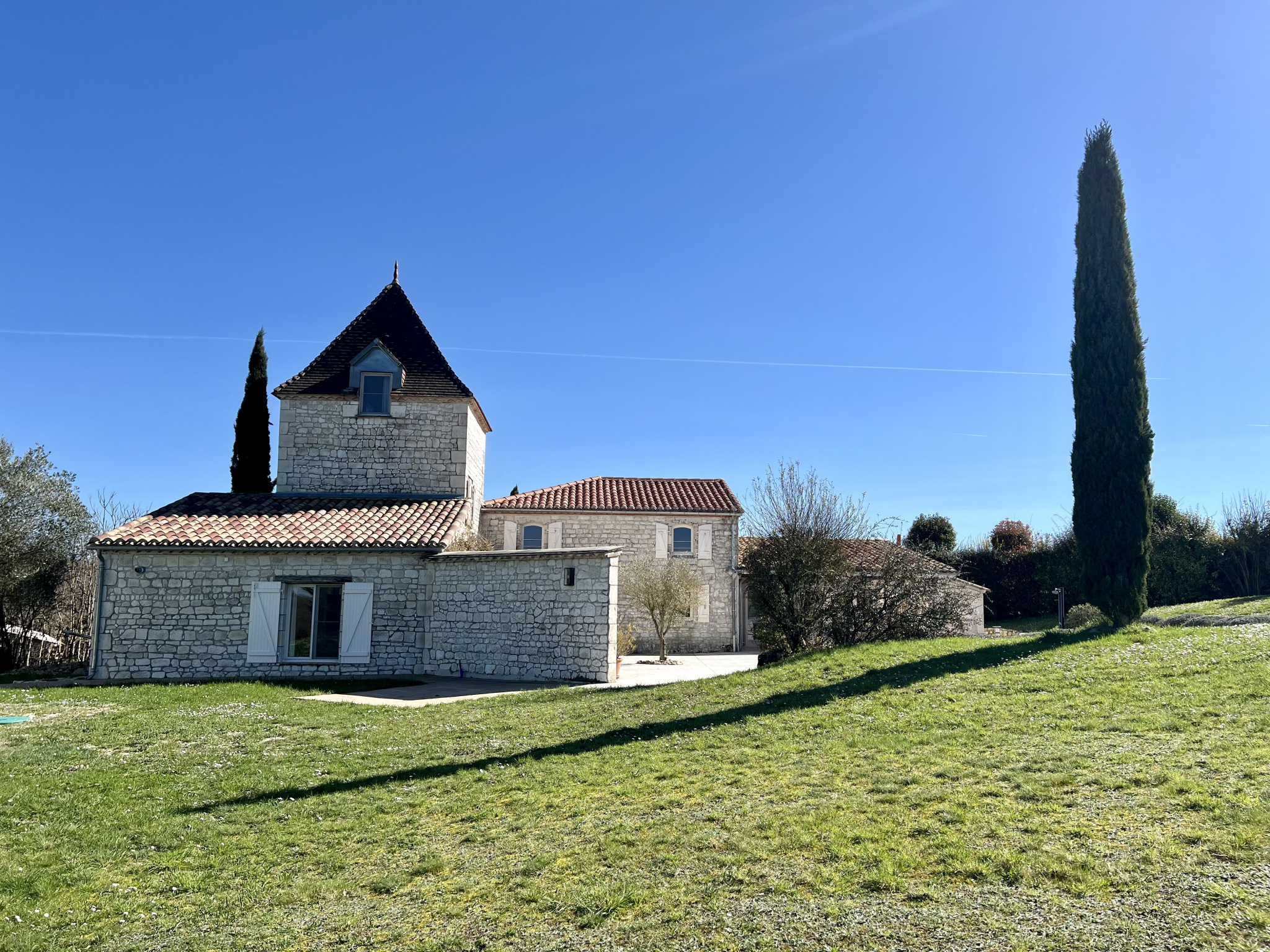 Superbe maison en pierre dans le Quercy à proximité d'un hameau