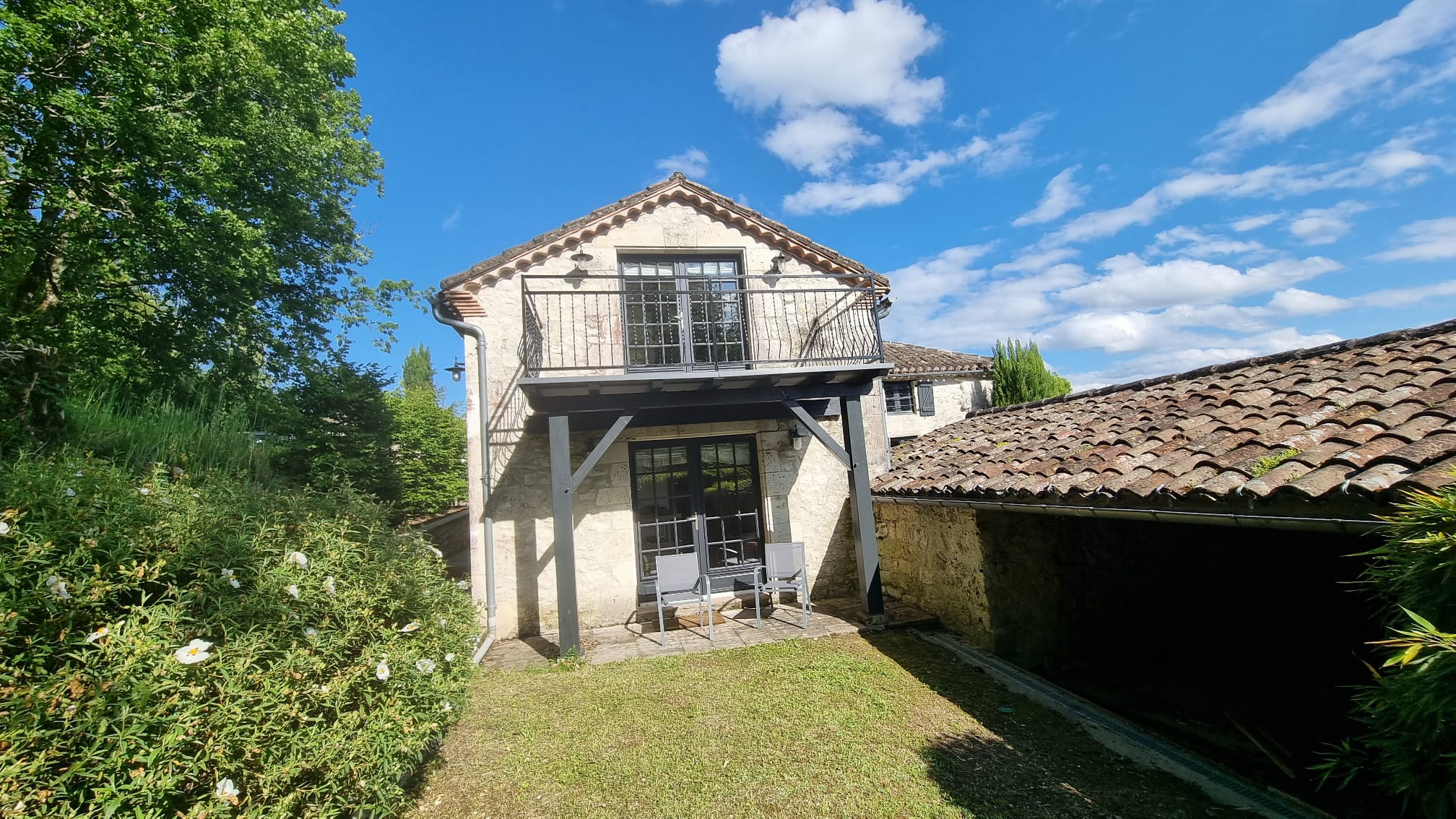 Charmante maison du Quercy nichée dans un joli hameau avec près de 15 ha de terrain