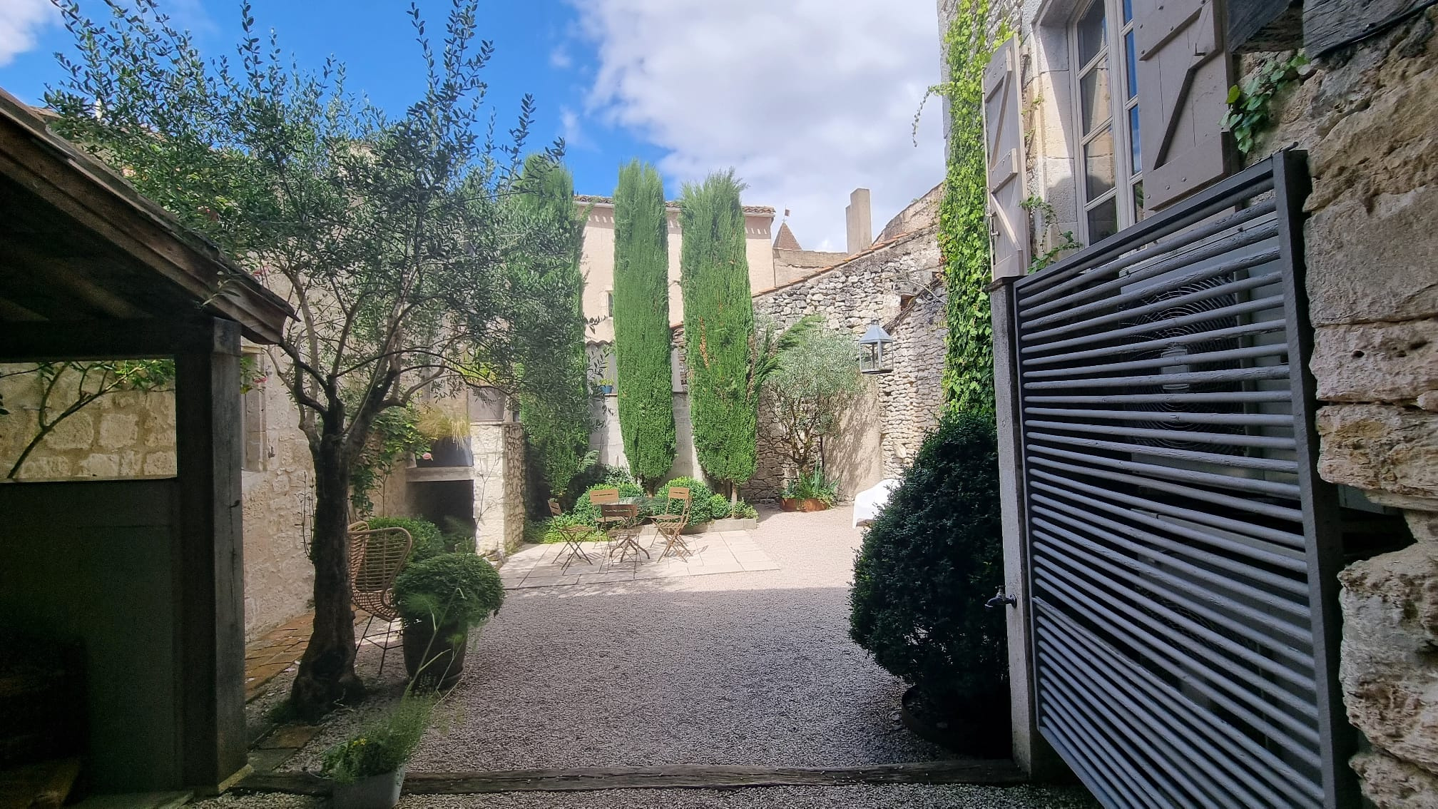 Magnifique Propriété  au Cœur d'un  village emblématique et d’histoire dans le Quercy Blanc