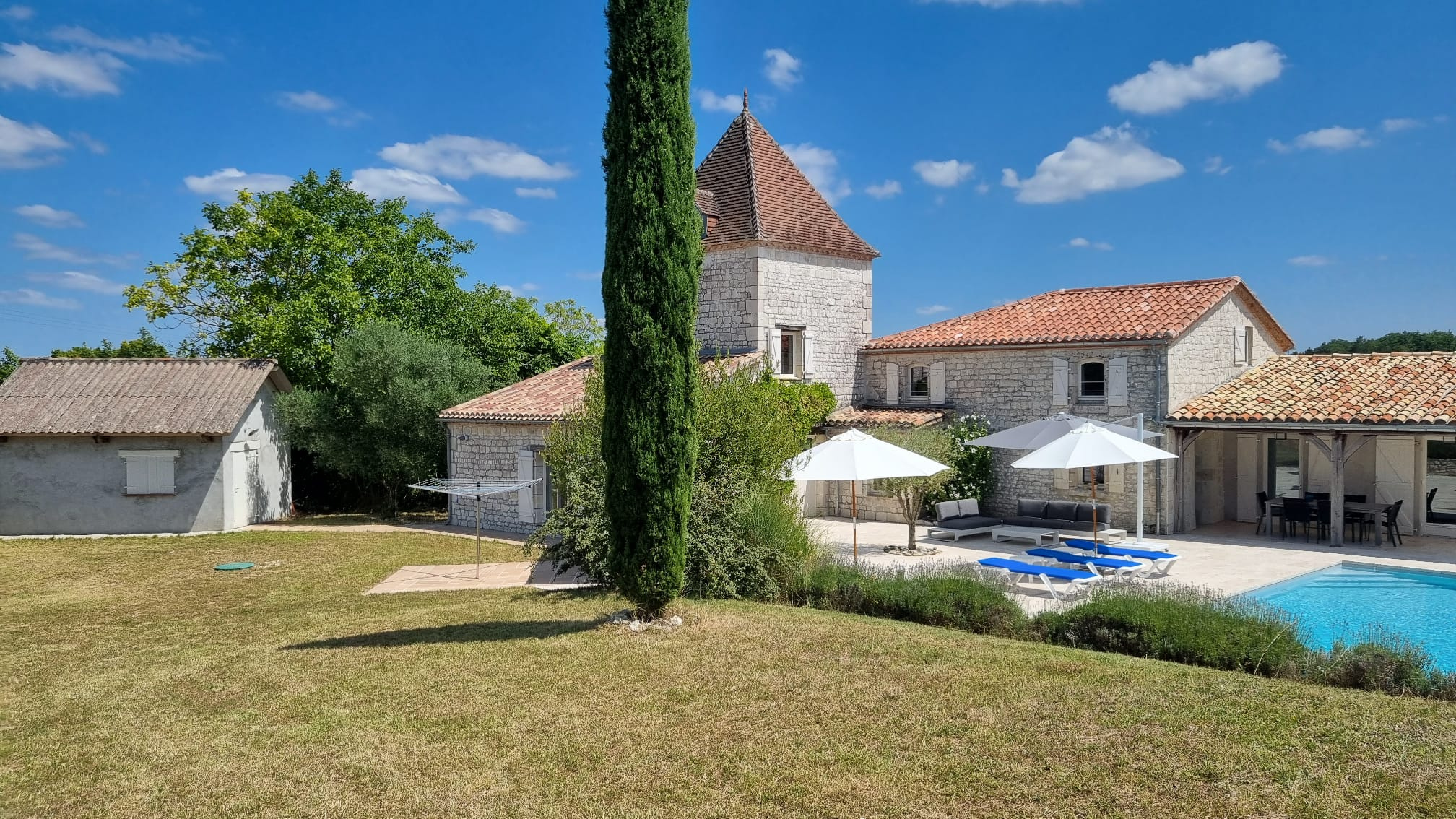 Superbe maison en pierre dans le Quercy à proximité d'un hameau