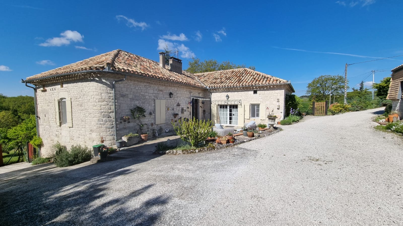 Charmante propriété remplie d'histoire sur les hauteurs  d'un hameau du Quercy