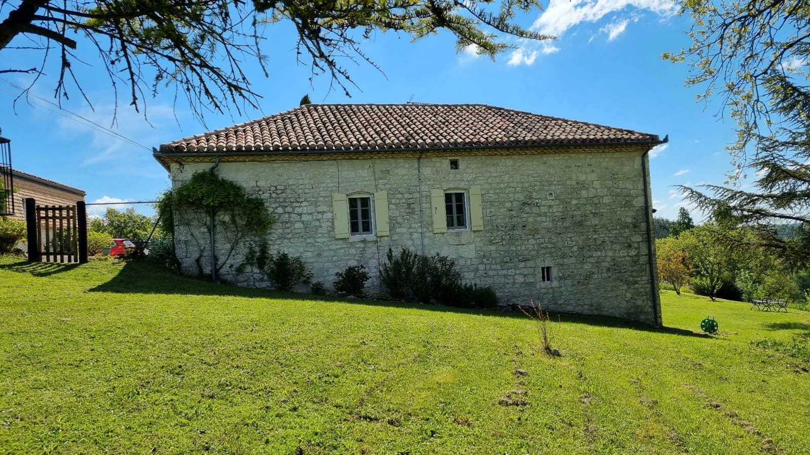 Charmante propriété remplie d'histoire sur les hauteurs  d'un hameau du Quercy