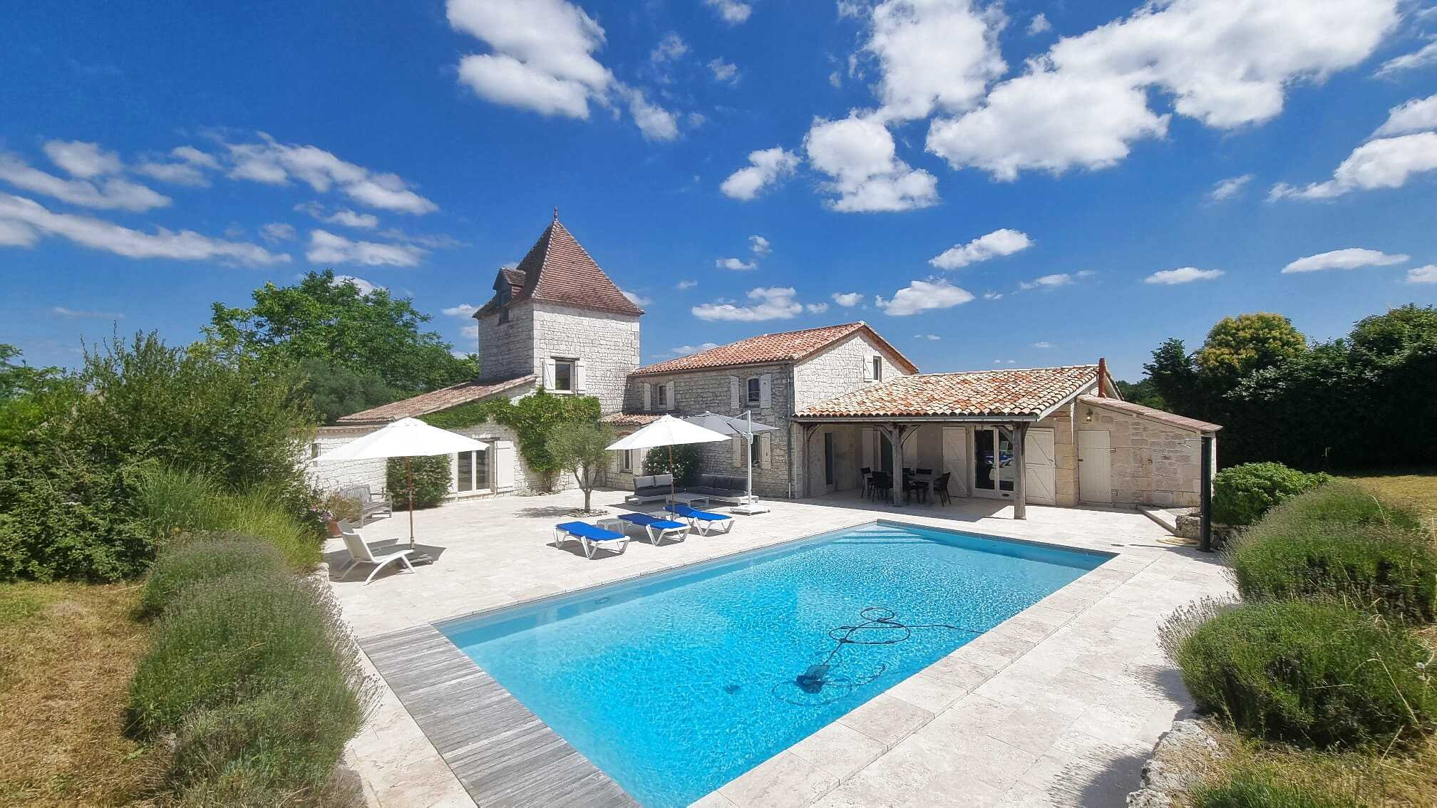 Superbe maison en pierre dans le Quercy à proximité d'un hameau