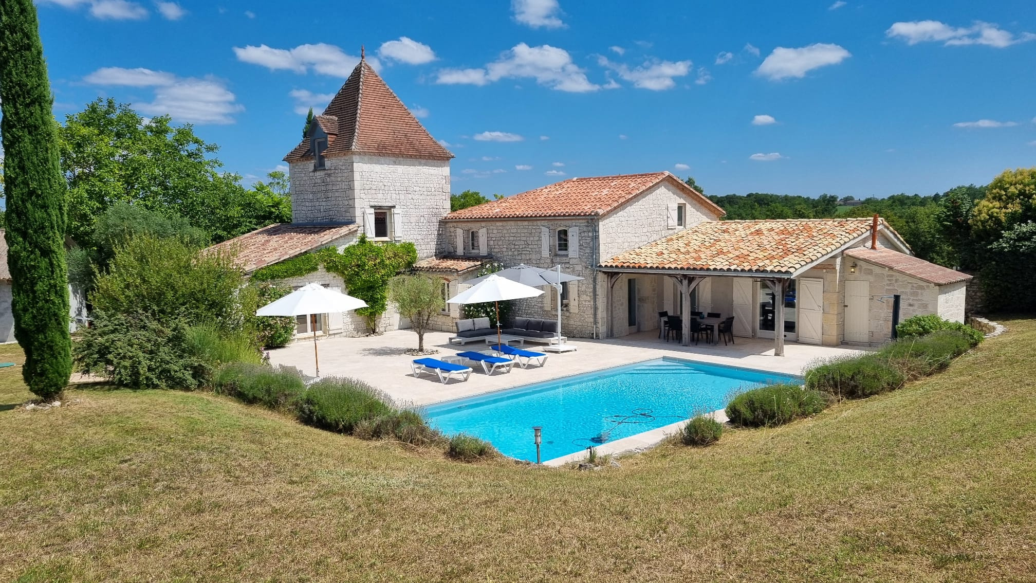 Superbe maison en pierre dans le Quercy à proximité d'un hameau