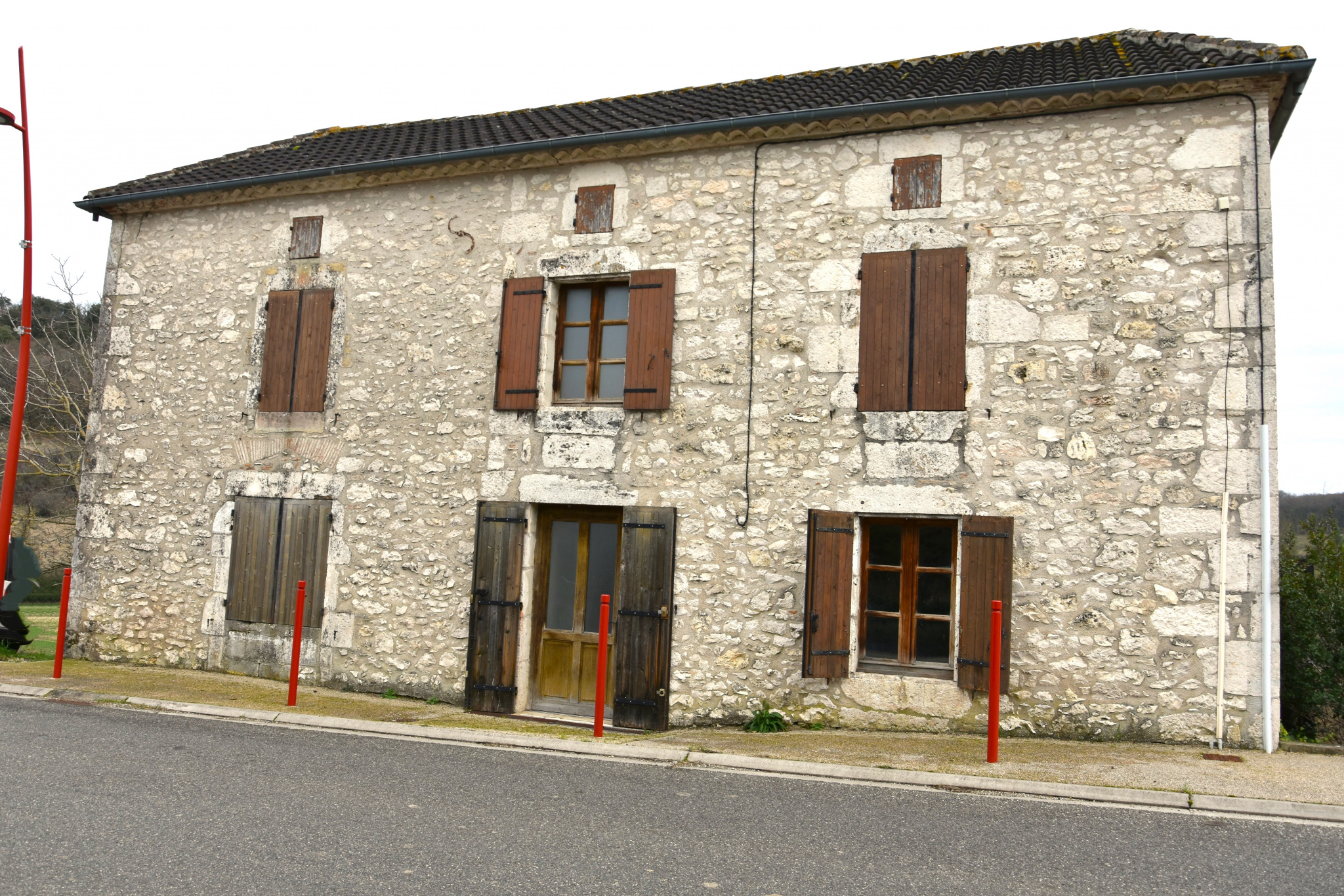 Maison de village en pierres à rénover.