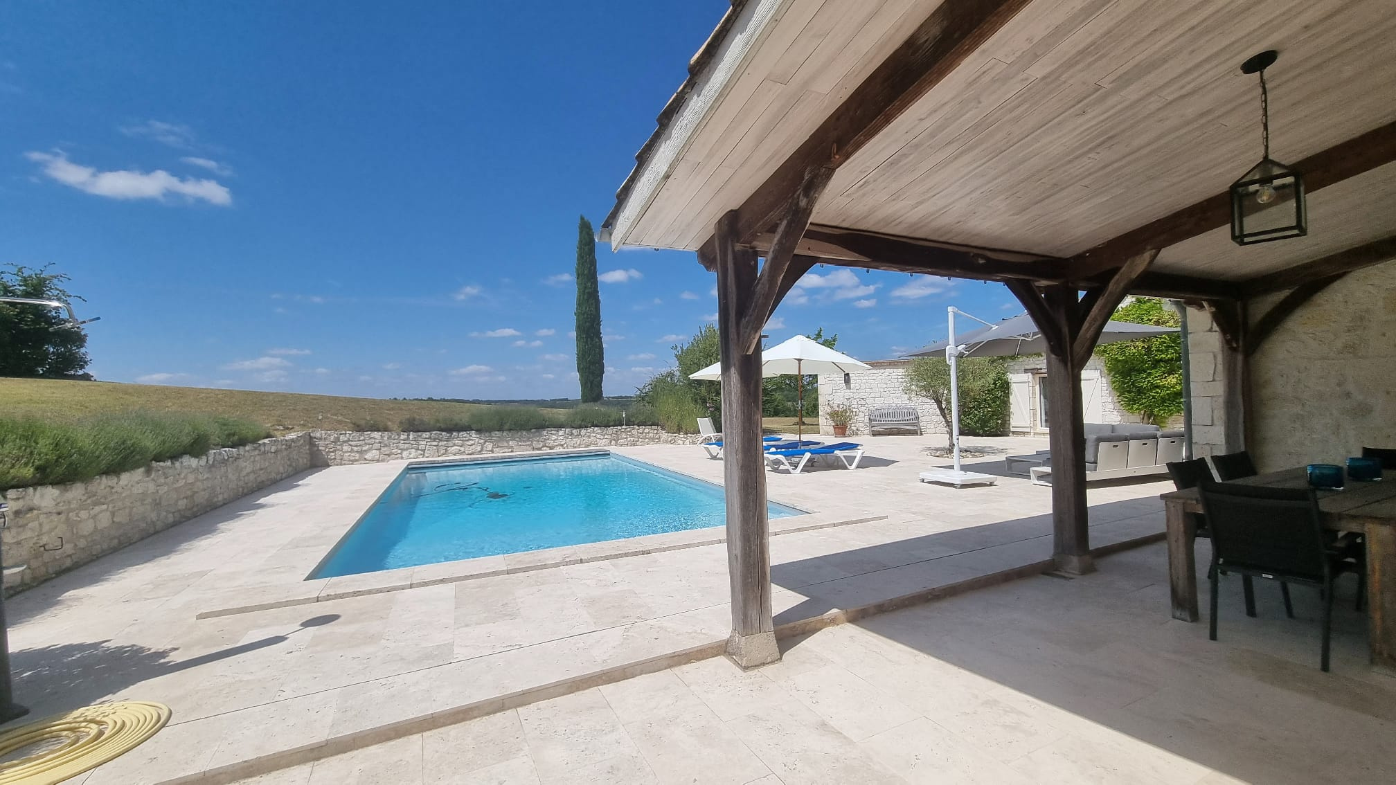 Superbe maison en pierre dans le Quercy à proximité d'un hameau