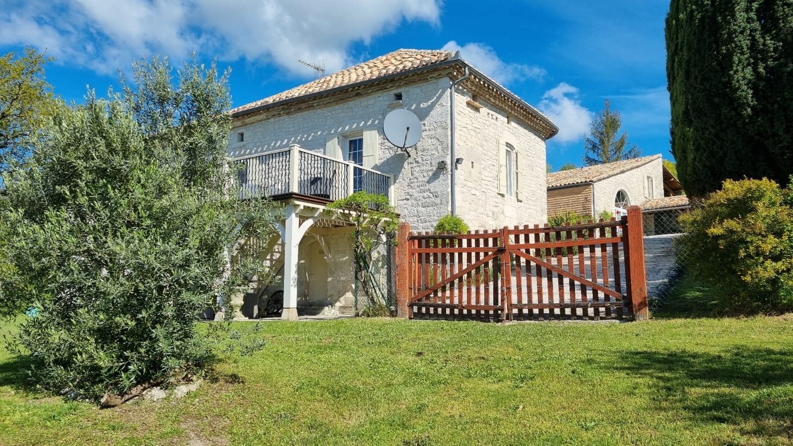 Charmante propriété remplie d'histoire sur les hauteurs  d'un hameau du Quercy