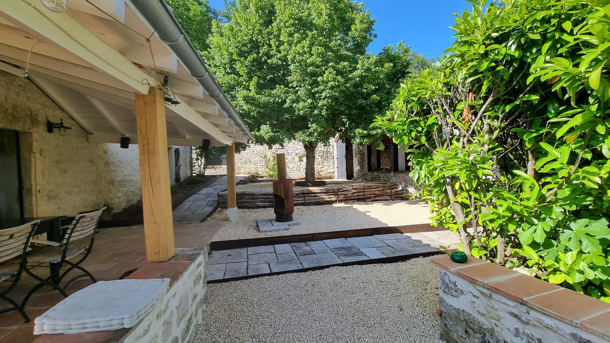 Charmante maison du Quercy nichée dans un joli hameau avec près de 15 ha de terrain