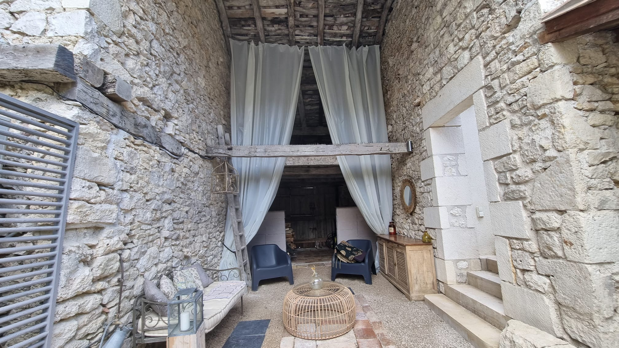 Magnifique Propriété  au Cœur d'un  village emblématique et d’histoire dans le Quercy Blanc