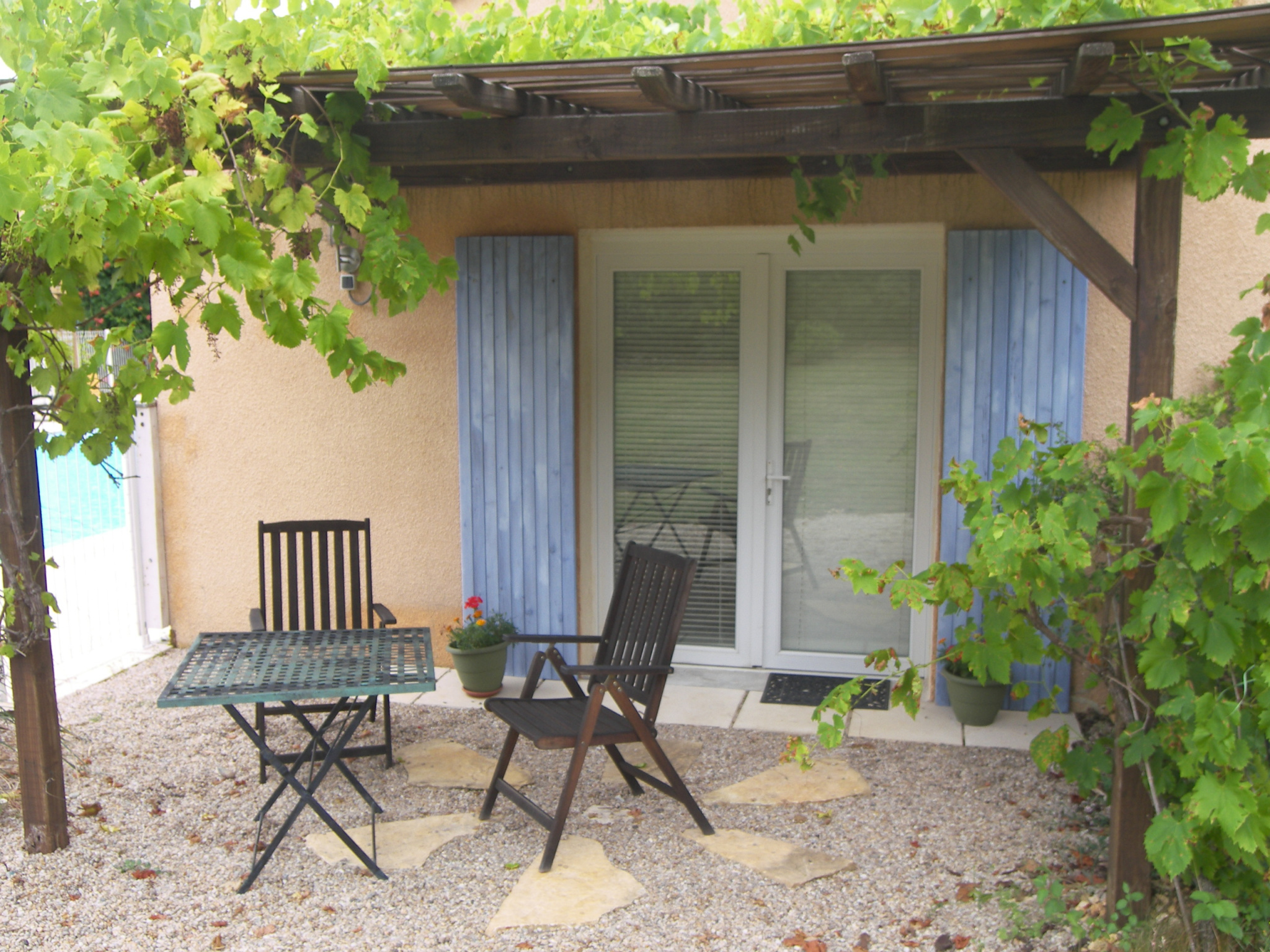 Jolie propriété contemporaine : le calme, la forêt et les performances.