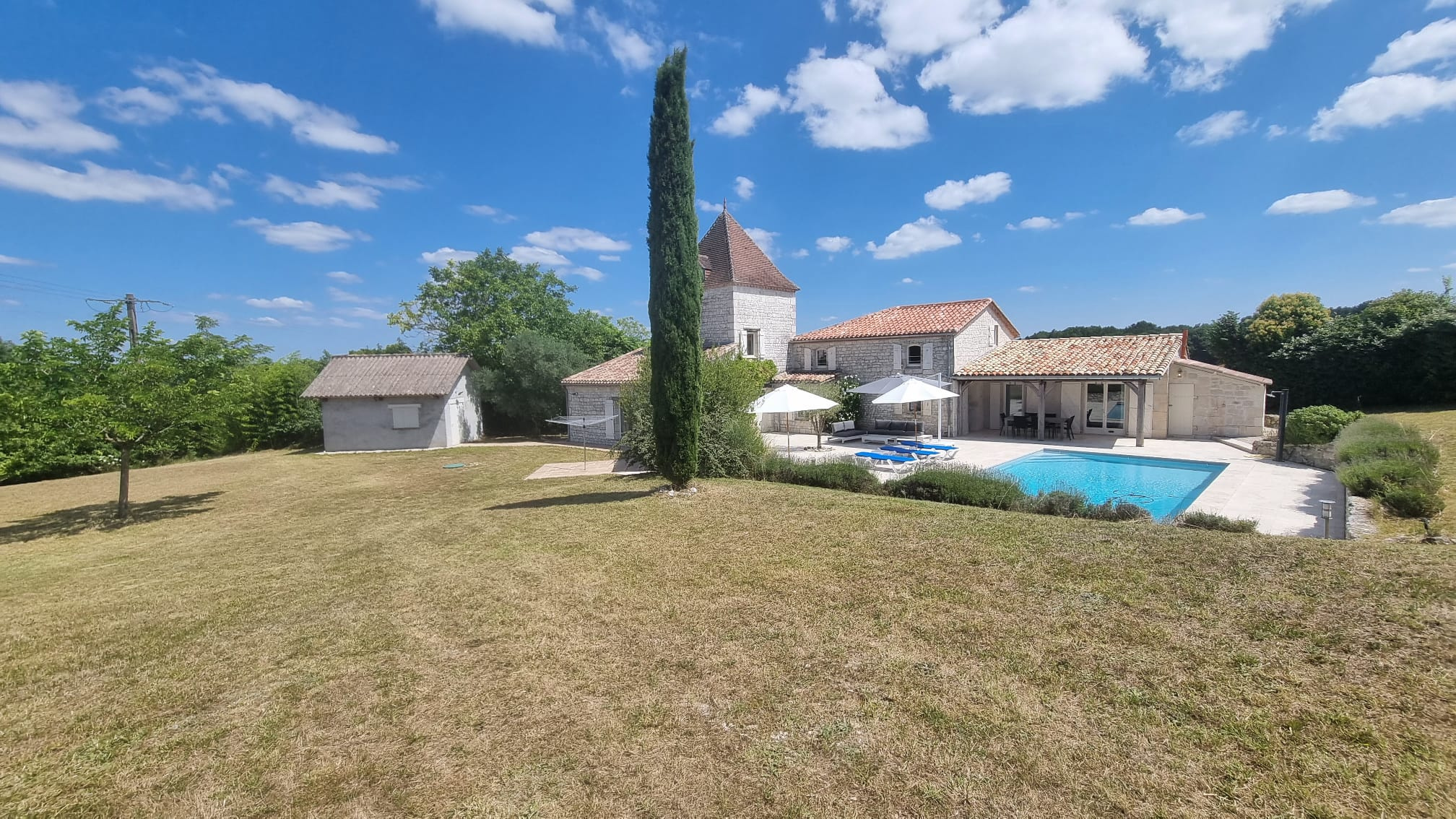 Superbe maison en pierre dans le Quercy à proximité d'un hameau