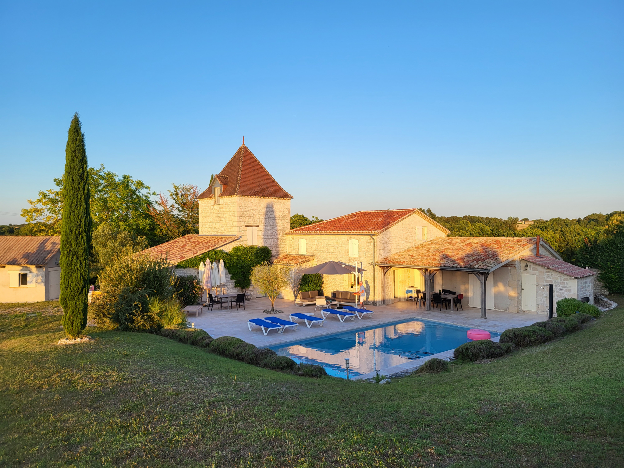 Superbe maison en pierre dans le Quercy à proximité d'un hameau