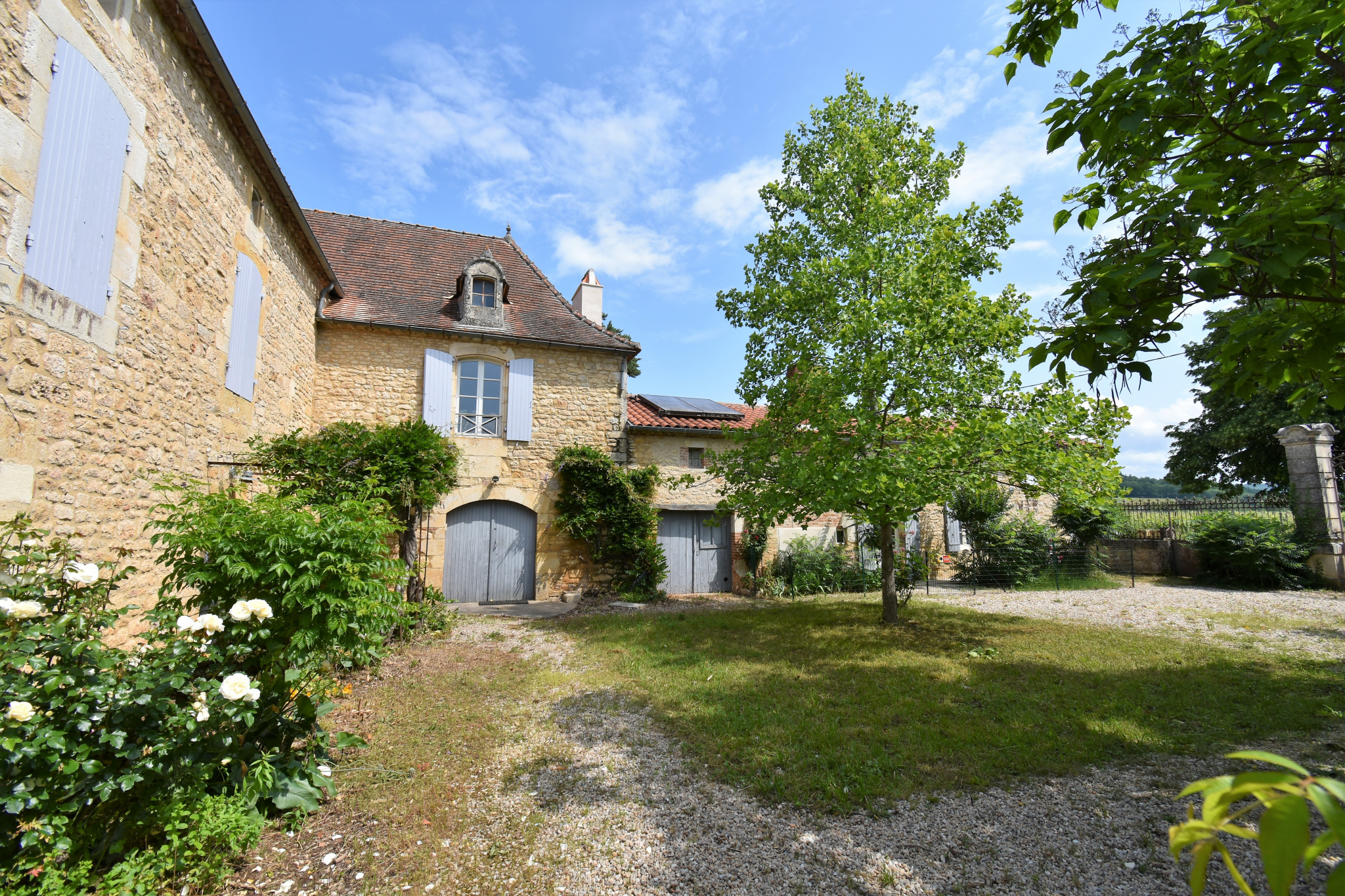 Magnifique maison de vigneron, son chai et son vignoble renommés.