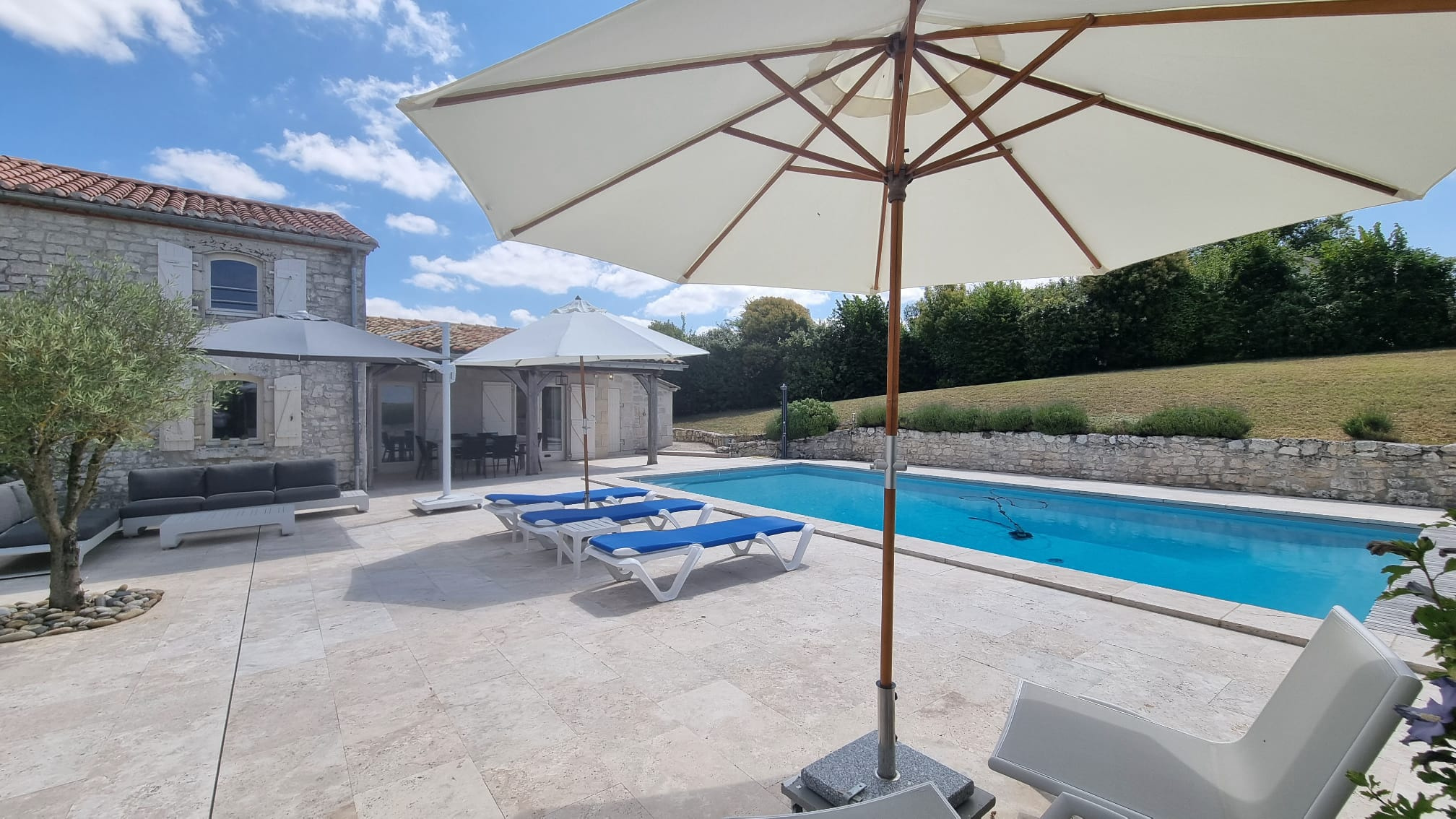 Superbe maison en pierre dans le Quercy à proximité d'un hameau