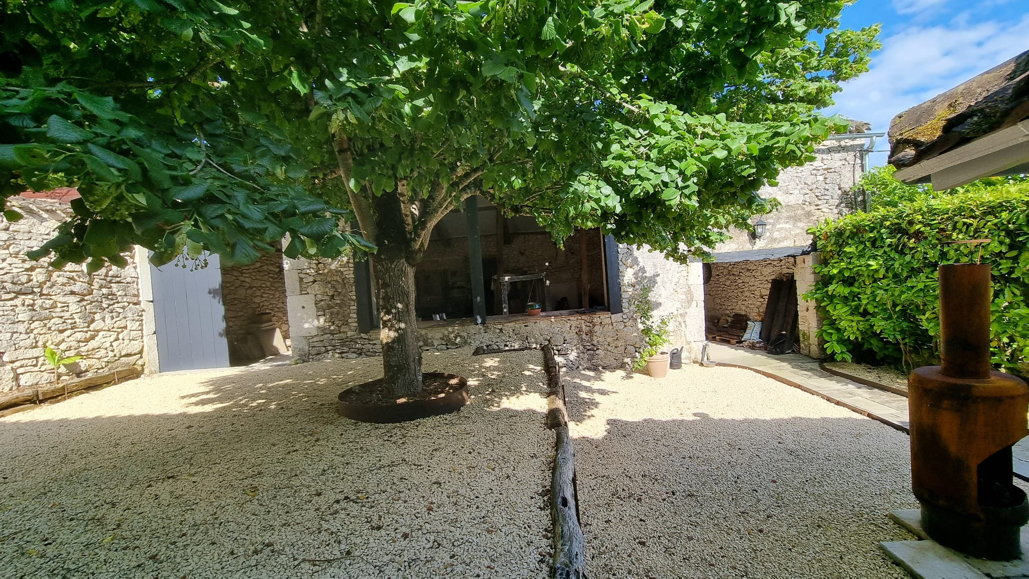 Charmante maison du Quercy nichée dans un joli hameau avec près de 15 ha de terrain