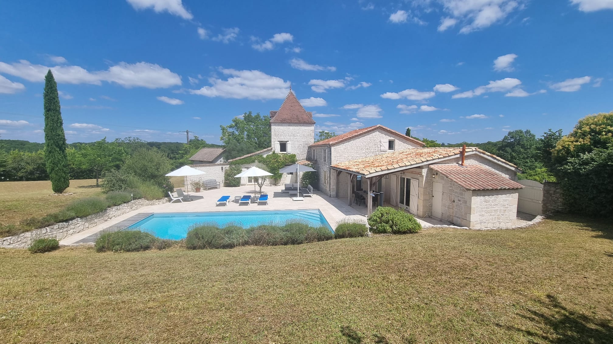 Superbe maison en pierre dans le Quercy à proximité d'un hameau