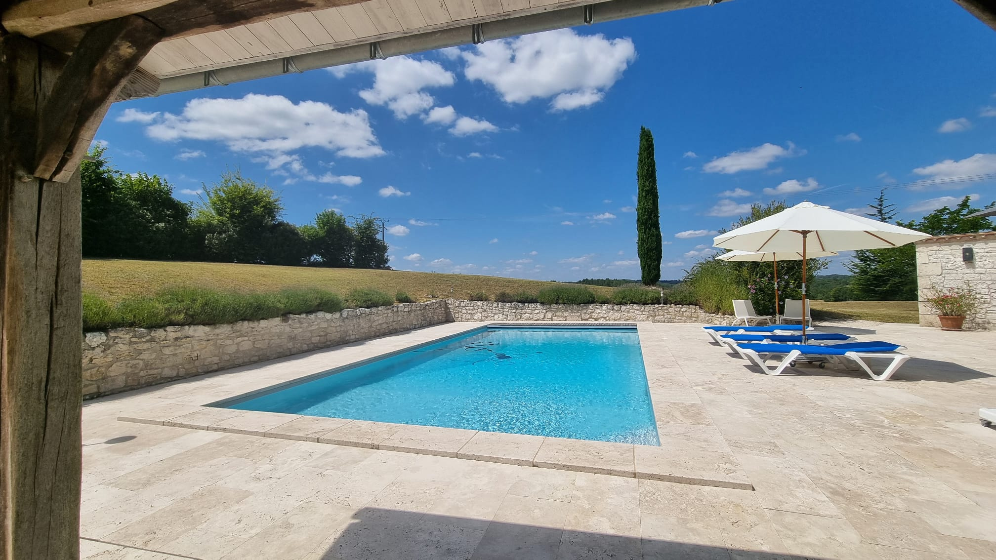 Superbe maison en pierre dans le Quercy à proximité d'un hameau