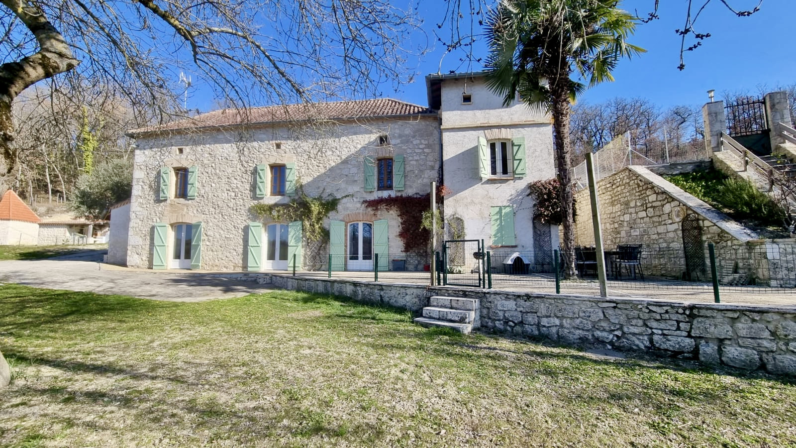 Belle propriété en pierre avec vue dégagée dans le Tarn et Garonne