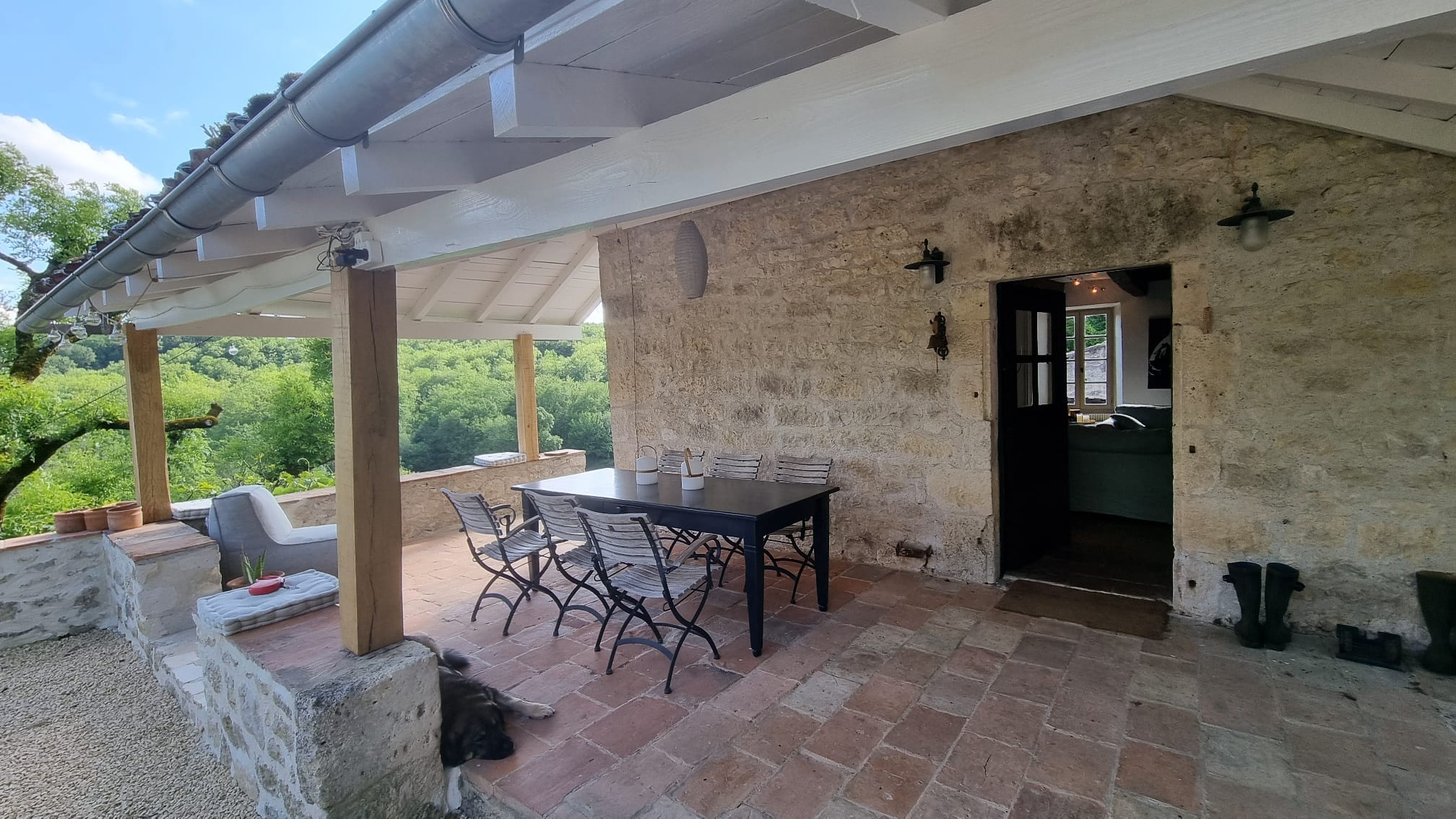 Charmante maison du Quercy nichée dans un joli hameau avec près de 15 ha de terrain